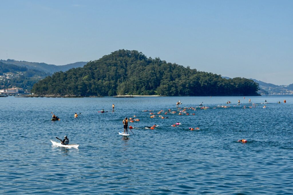 A ‘Volta a nado Illa de Tambo’ xunta na súa terceira edición a 270 participantes nunha fin de semana repleta de deporte e turismo