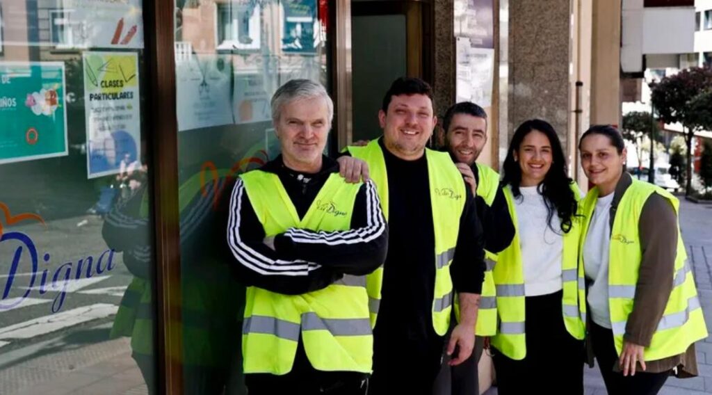 “Non estás só”: O proxecto desenvolvido por Vida Digna que combate a soidade con humanidade